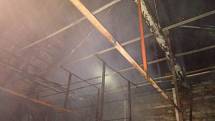 Požár střechy garáže a skladu v Bánově 4. 1. 2020