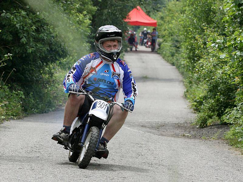 Závod malých motocyklů do vrchu Vančica 2009 v Kašavě na Zlínsku