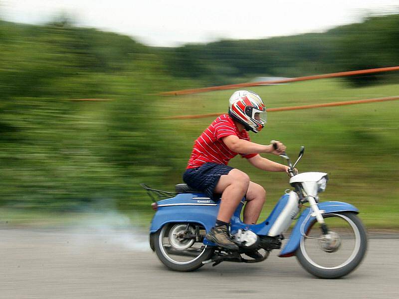 Závod malých motocyklů do vrchu Vančica 2009 v Kašavě na Zlínsku