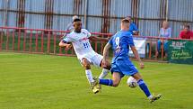 Fotbalisté Kvítkovic (modré dresy) doma prohráli s Baníkem Ostrava "B" 2:5.