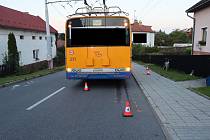 Mladý cyklista vjel ve Zlíně pod kola trolejbusu