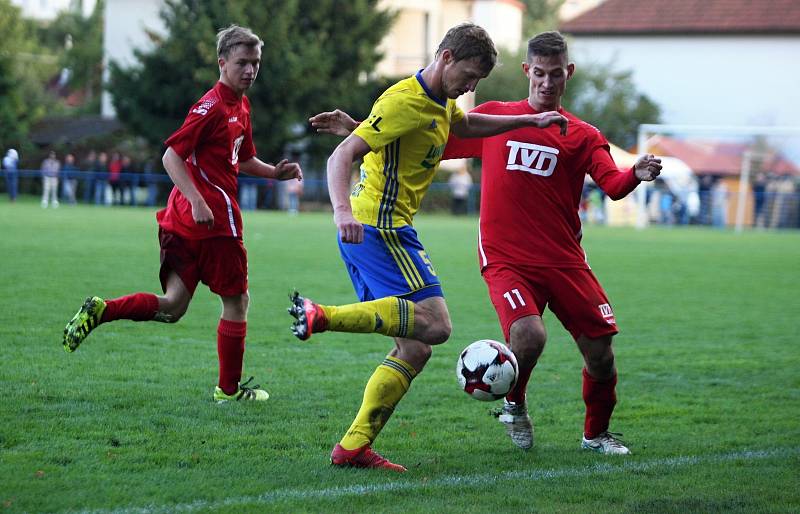 Fotbalisté ligového Zlína (ve žlutých dresech) zvládli 3. kolo MOL Cupu, když divizní Slavičín vyprášili 9:3.