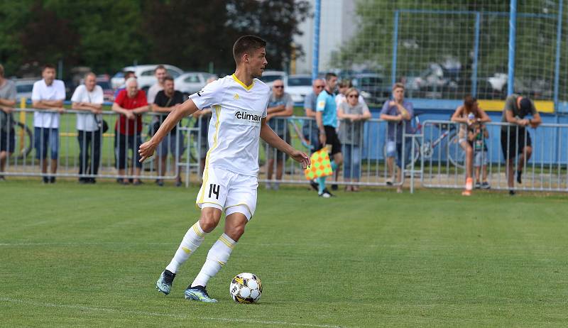 Fotbalisté Zlína (bílé dresy) ve středečním přípravném zápase přehráli druholigový Vyškov 3:0.