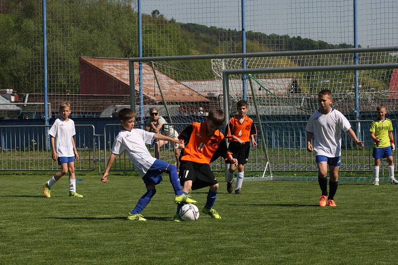 Krajské finále McDonald’s Cupu si v úterý na zlínské Vršavě podmanili žáci Základní školy Sportovní v Uherském Hradišti, kteří v obou kategoriích postoupili do celostátního finále.