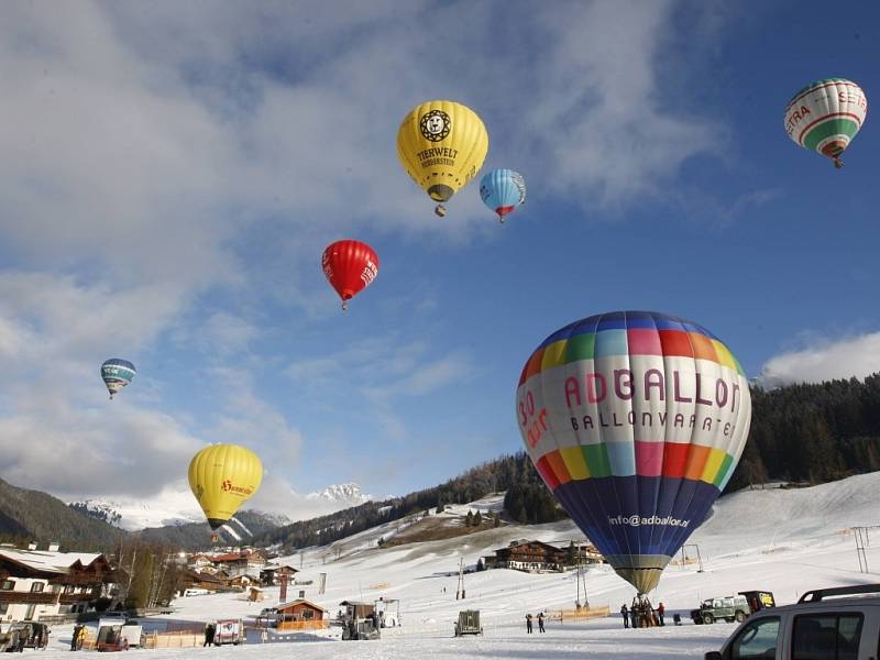 5. Ballon Trophy Filzmoos 2014 - Setkání balonářů v v Alpách v Rakousku - Před startem v Alpském městečku Filzmoos ( filcový mech)