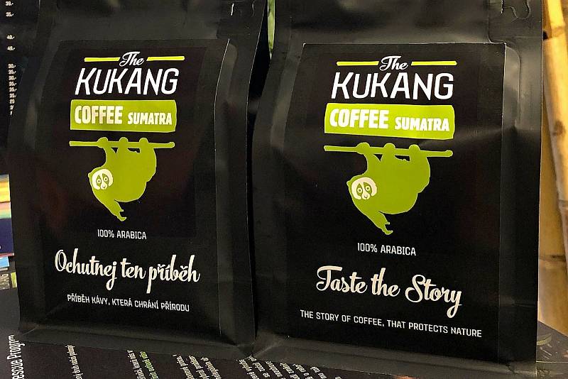 Příběh kávy, která chrání přírodu k zakoupení v Kukang kavárně v Ústí nad Labem.