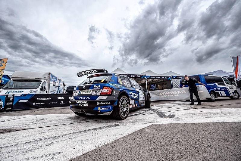 Zlepšenou formu potvrdila na Rally Bohemia Mladá Boleslav zlínská posádka Adam Březík – Ondřej Krajča. Členové týmu Samohýl ŠKODA vybojovali pátou příčku absolutně, čtvrtí skončili v hodnocení českého šampionátu.