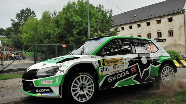 Nor Andreas Mikkelsen (Škoda Fabia Rally2) ovládl páteční dopolední kvalifikační zkoušku Barum Rally na trati shakedownu ve Zlíně Malenovicích, když na čtyřkilometrovém úseku porazil o půl vteřiny druhého Erika Caise z Fryštáku. Foto: Deník/Jiří Hejtmánek