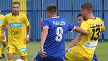 Fotbalisté Slavičína (v modrých dresech) z poháru odstoupily, Strání (ve žlutém) vyzve Kroměříž