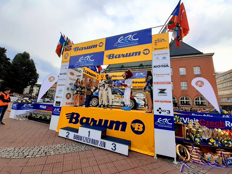 Vítězem 50. ročníku Barum Czech Rally Zlín se stal Jan Kopecký. Letošní barumku přišly na náměstí Míru ve Zlíně zakončit stovky  lidí. 29. srpna 2021