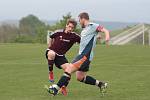 Fotbalisté Jaroslavic (v tmavých dresech) ve 21. kole I. B třídy skupiny B zdolali Příluky 2:0.