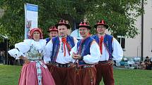 Moravské chodníčky se každoročně konají v Napajedlích. Jde o tradiční setkání folklórních souborů ze Slovácka, Valašska a Hané. Letos se sešli už po jednadvacáté.