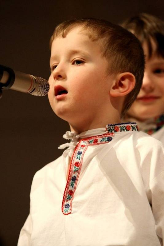 Zlínský Škrpálek 2013.MŠ Strání, folklórní vystoupení pečení buchet.