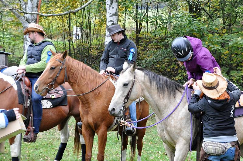 Svátek svatého Huberta připadá na 3. listopadu, v různých jezdeckých stájích se ale konají Hubertovy jízdy jako připomínka parforsních honů často již od konce září.