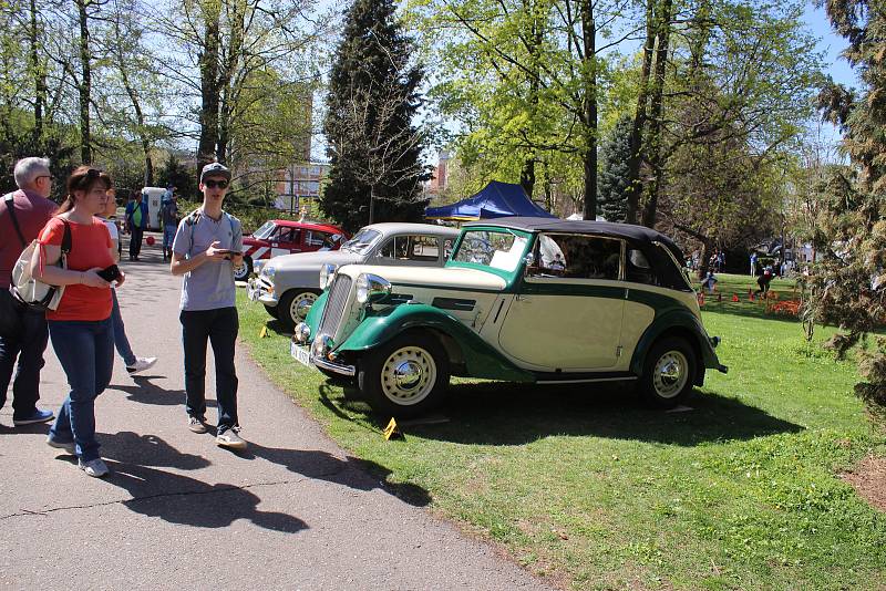 Na 2. ročníku automobilové show CzechDrive si přišli na své zejména zarytí automobiloví fanoušci. Počty exponátů se vyšplhaly téměř ke dvou stovkám.