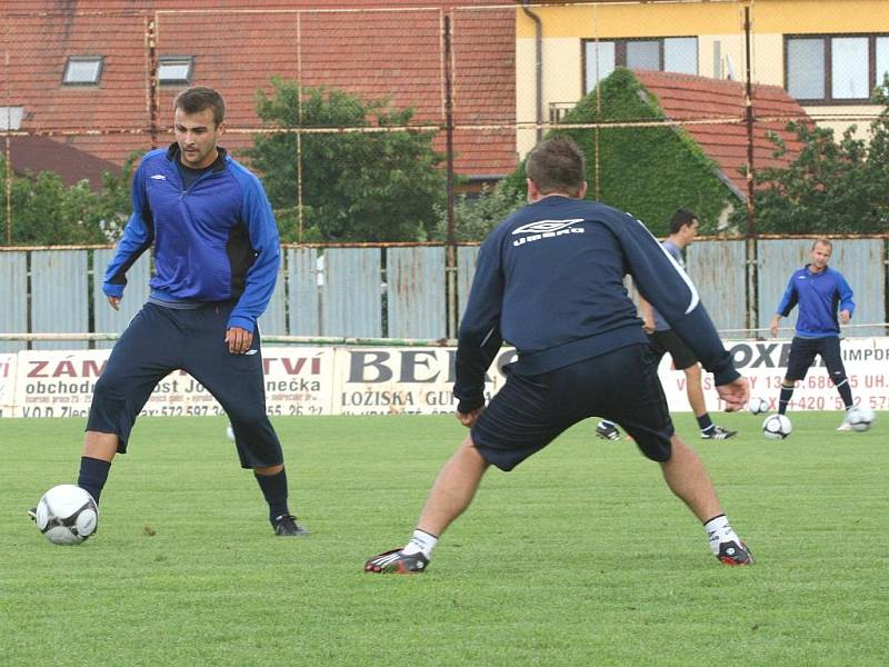 Po devíti letech se vrátil Vít Valenta (zcela vlevo) zpátky na Slovácko. V Uherském Hradišti začal trénovat s tamním prvoligovým mužstvem. 