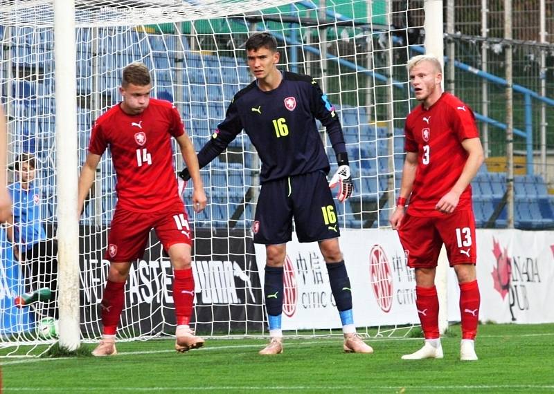 Osmnáctiletý brankář Manchesteru United Matěj Kovář udržel v zápase s Portugalskem čisté konto.