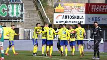 Fotbalisté Zlína (žluté dresy) se ve 28. kole FORTUNA:LIGY představili v Jablonci.