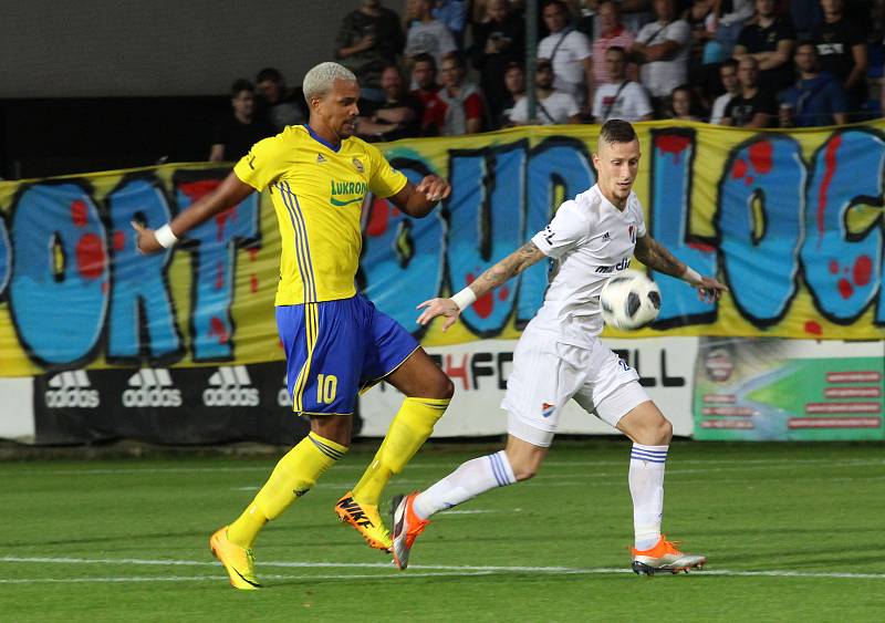 Fotbalisté Zlína (ve žlutých dresech) prohráli v předehrávce 9. kola FORTUNA:LIGY nad Baníkem Ostrava 1:2.