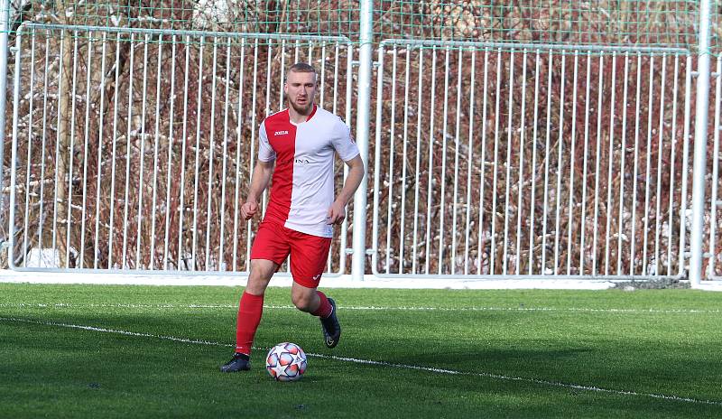 Fotbalisté Zlína (žluté dresy) v sobotním přípravném zápase zdolali třetiligovou Hanáckou Slavii Kroměříž 2:0.