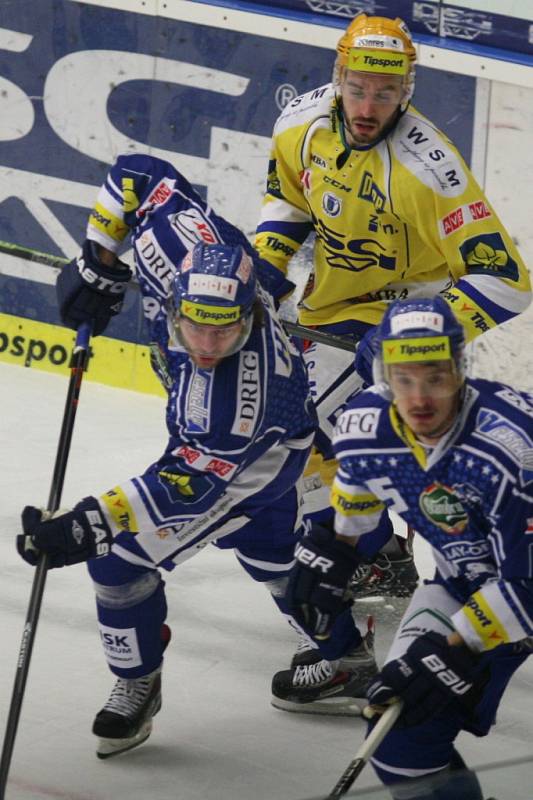 S nožem na krku v podobě vyřazení vstupovali do sobotního 6. zápasu čtvrtfinále play-off extraligy domácí hokejisté Zlína proti Kometě Brno.