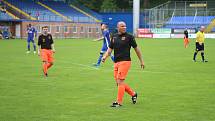 Fotbalisté Kateřinic (černé dresy) ve finále Zlínského Poháru KFS porazili Morkovice 1:0.