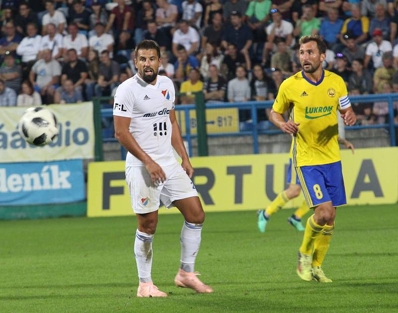 Fotbalisté Zlína (ve žlutých dresech) prohráli v předehrávce 9. kola FORTUNA:LIGY nad Baníkem Ostrava 1:2.