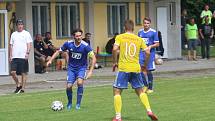 Divizní fotbalisté Slavičína (v modrém) začali nový ročník skupiny E parádně, v neděli dopoledne doma porazili rozdílem třídy Šumperk 4:1.