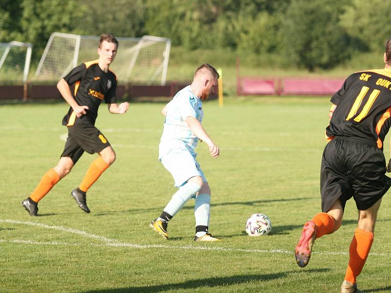 Bezbrankovou remízu přinesl sobotní fotbalový duelu I. B třídy skupiny B v Loukách, kde uhrály Ludkovice (bílo-modří) cenný bod.