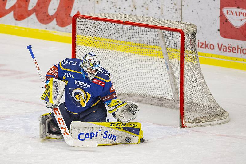 Extraligoví hokejisté Zlína (v modrém) v dohrávce 7. kola extraligy v úterý podlehli Kometě Brno 0:3.