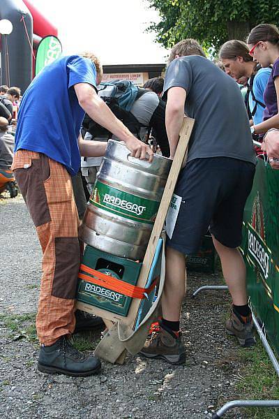 Milovníci piva si mohli poměřit své síly ve zcela netradičním závodě Zlínský šerpa.