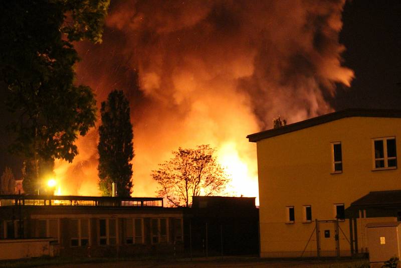 Masivní požár v areálu Toma Otrokovice