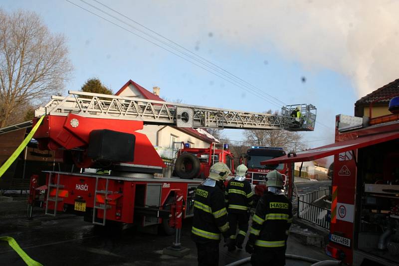 Požár rodinného domu ve Velikové.