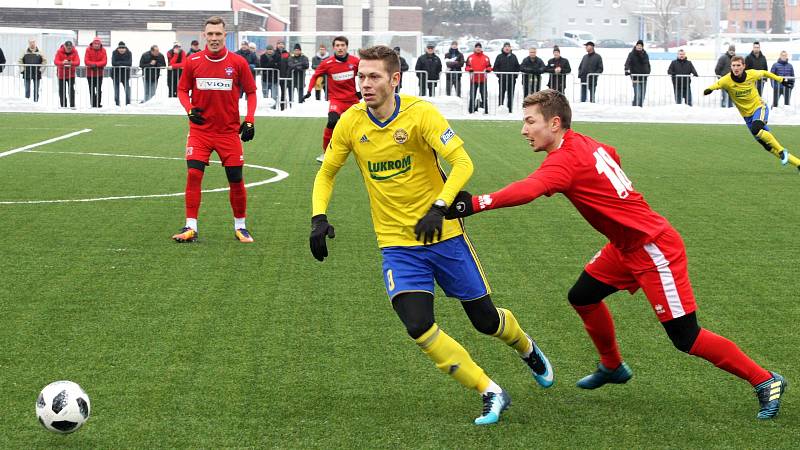 Fotbalisté Zlína (ve žlutých dresech) v úvodním přípravném zápase letošního roku porazili Zlaté Moravce 2:0