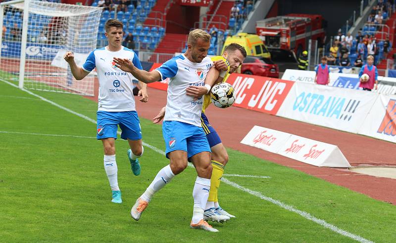 Fotbalisté Zlína (žluté dresy) v sobotním zápase 3. kola FORTUNA:LIGY vyzvali ostravský Baník.