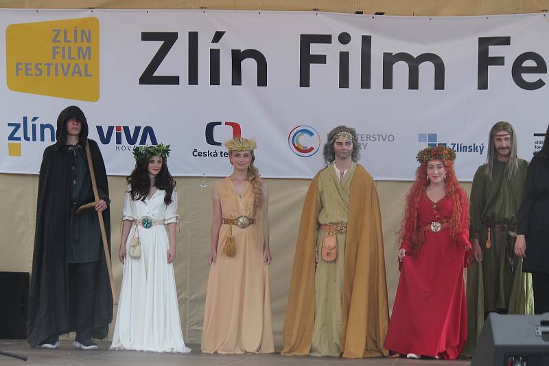 Zlín Film Festival 2020 - Autogramiáda herců a tvůrců premiérové pohádky Největší dar, společně s módní přehlídkou kostýmů z této pohádky.