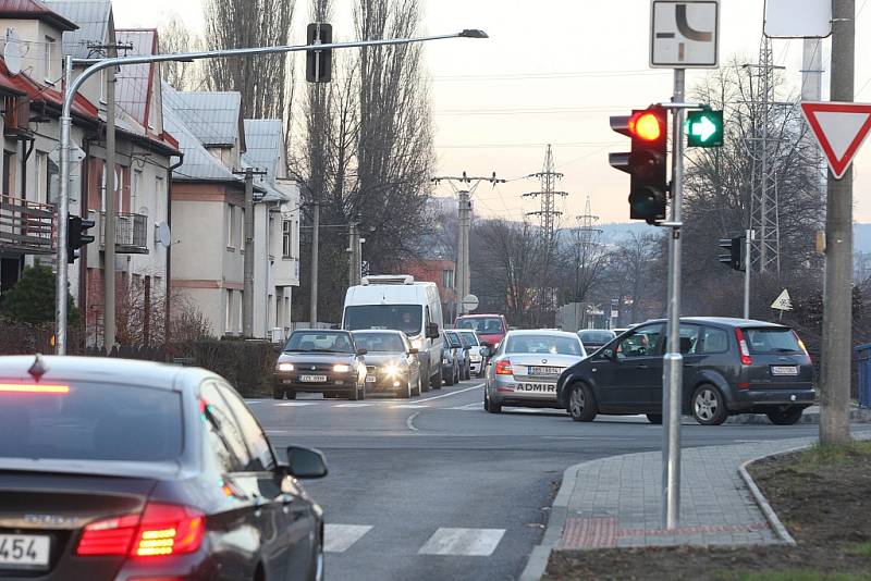 Nová světelná křižovatka na nábřeží v Prštném ve Zlíně.