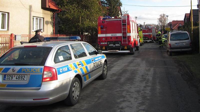 Strom zranil muže na zahradě rodinného domu ve Valašském Meziříčí