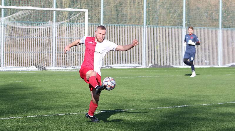 Fotbalisté Zlína (žluté dresy) v sobotním přípravném zápase zdolali třetiligovou Hanáckou Slavii Kroměříž 2:0.