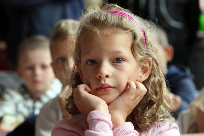 Žáci 1. A ZŠ Emila Zátopka ve Zlíně, paní učitelka Marie Lipenská.