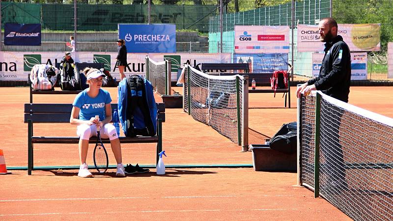 Nadějná tenistka Linda Nosková pod vedením Tomáše Krupy v Přerově.