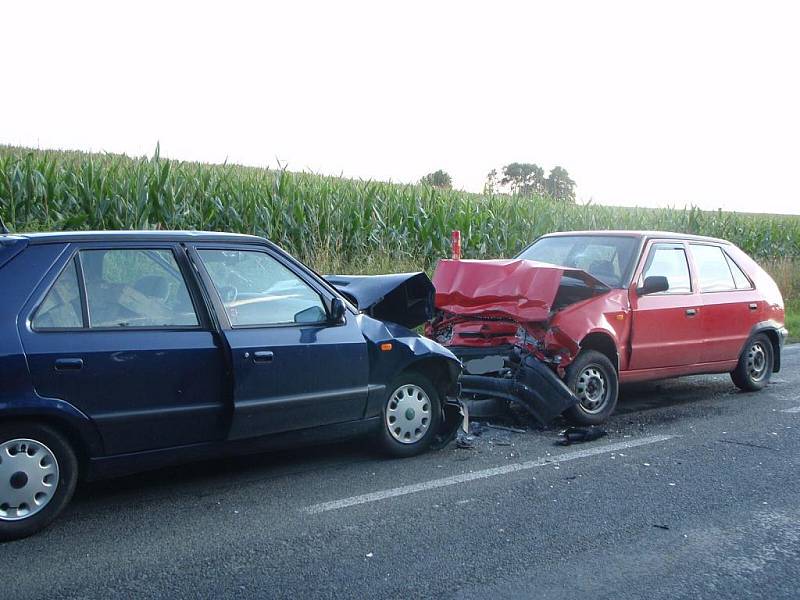 U Fryštáku došlo k těžké dopravní nehodě dvou osobních aut zn. Š Felicia.