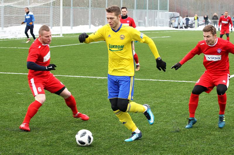 Fotbalisté Zlína (ve žlutých dresech) v úvodním přípravném zápase letošního roku porazili Zlaté Moravce 2:0