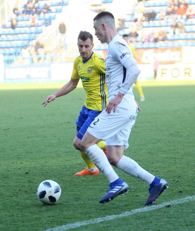 FC Fastav Zlín (ve žlutém) v derby proti 1.FC Slovácko