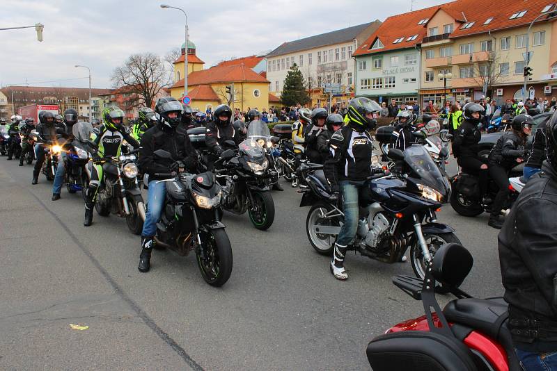 V sobotu 7. dubna 2018 se na náměstí v Otrokovicích konalo zahájení motorkářské sezony vyjížďkou MOTOBESIP - Restart.