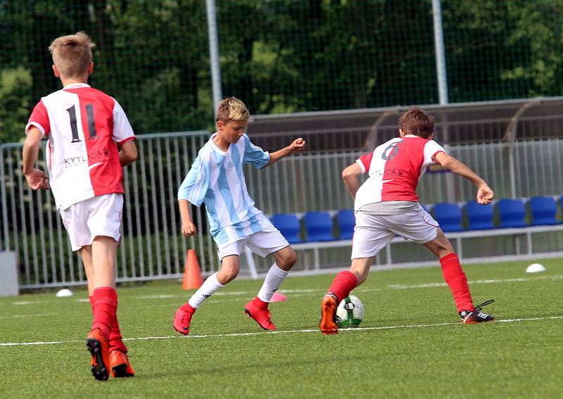 Fotbal McDonlads Cup. Krajské kolo Vršava Zlín. ZŠ Slovan Kroměříž (červeno bílý) - ZŠ Komenského Zlín starší