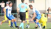 Fotbalisté Napajedel (v bílém) v sobotním 3. hraném kole krajského přeboru doma porazili Nedašov 2:0.