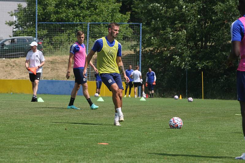 Fotbalisté ligového Fastavu Zlín v pondělí dopoledne zahájili přípravu na nový soutěžní ročník.