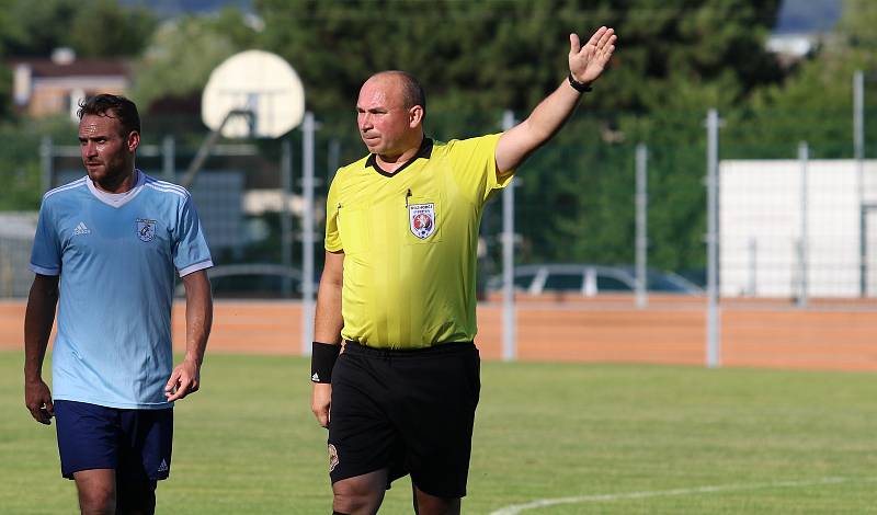 Fotbalisté Kostelce odehráli derby proti Fryštáku. V divokém zápase prohráli 3:4.