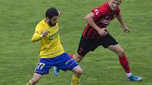 Zlín - Zápas skupiny o záchranu FORTUNA:LIGY mezi FC Fastav Zlín a SFC Opava. Vakhtang Tchanturishvili (FC Fastav Zlín), Štěpán Harazim (SFC Opava).